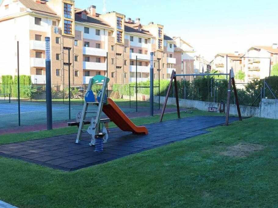 Апартаменты Precioso Atico Con Bonitas Vistas A La Pena Oroel Хака Экстерьер фото